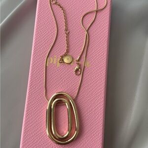 Elegant Gold Oval Pendant Necklace